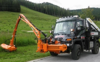 Landschaftspflege | Seitenmähwerk bei Böschungsmäharbeiten in der Steiermark